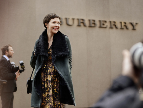 Maggie Gyllenhaal wearing Burberry at the Burberry Prorsum Autumn_Winter 2015 Show
